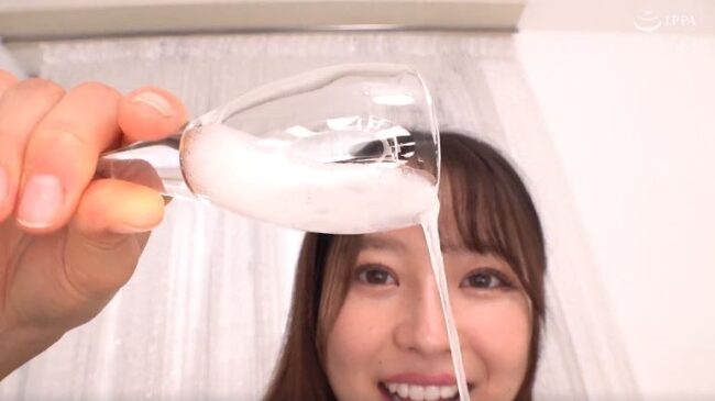 宮沢ちはるの白濁唾液