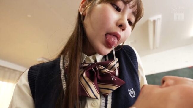 唾を飲ませる小野六花