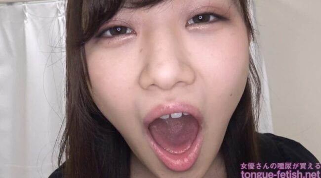 口臭を吐きかける小梅えな